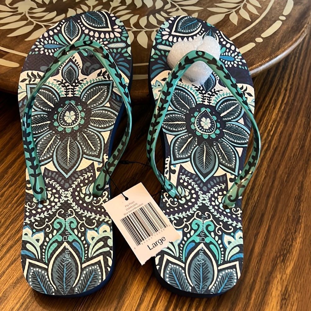 Vera Bradley flip flops, Blue Island Medallion pattern, Large, NWT